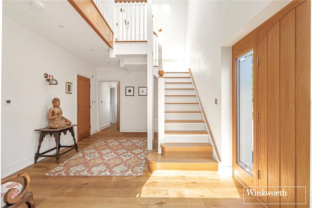 St. Anns Hill Road, Chertsey, Surrey, KT16, photo 10