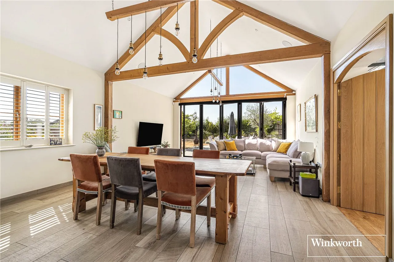 St. Anns Hill Road, Chertsey, Surrey, KT16, photo 2
