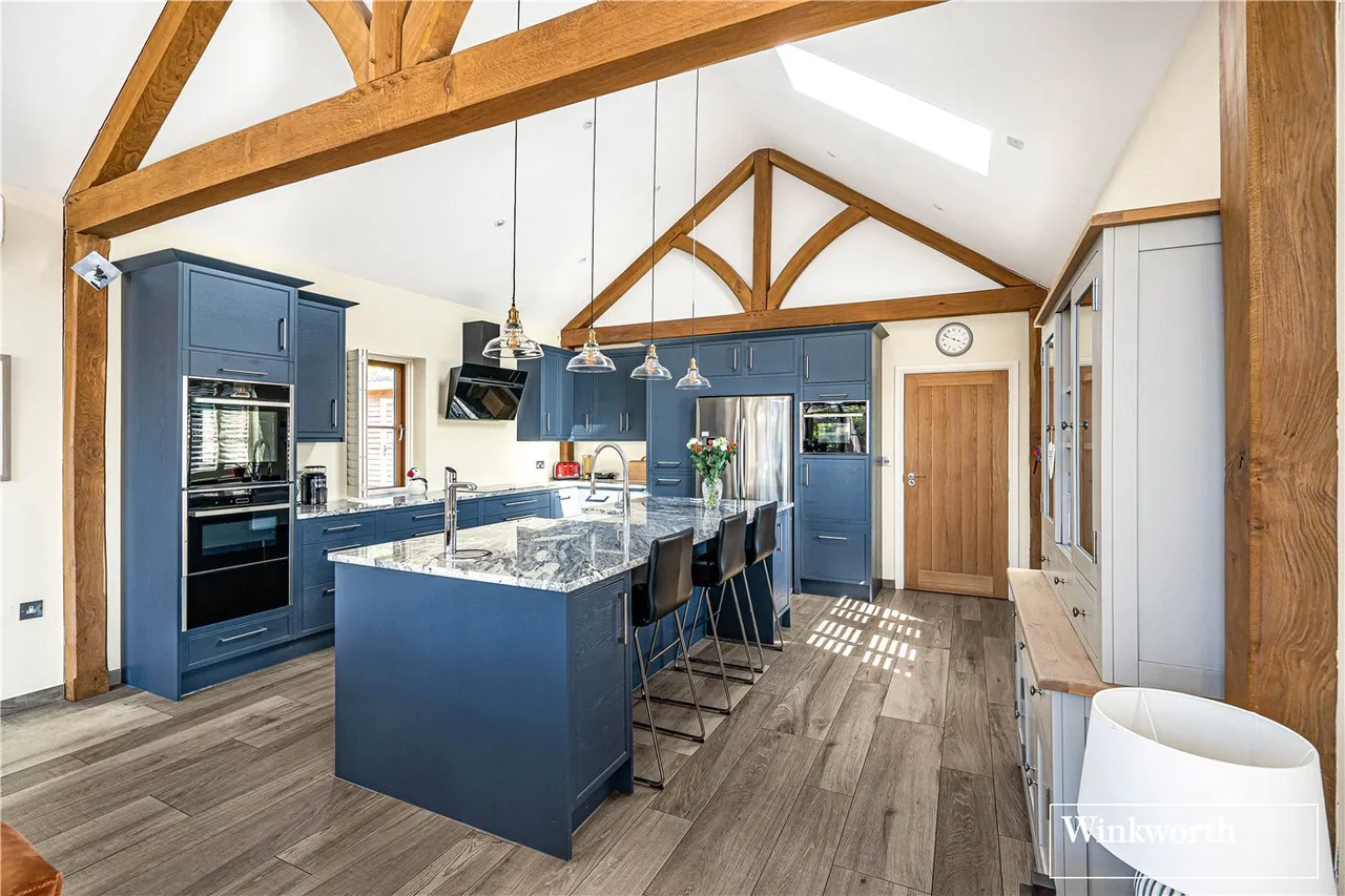St. Anns Hill Road, Chertsey, Surrey, KT16, photo 3