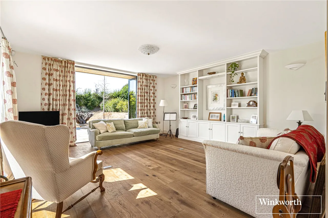 St. Anns Hill Road, Chertsey, Surrey, KT16, photo 11