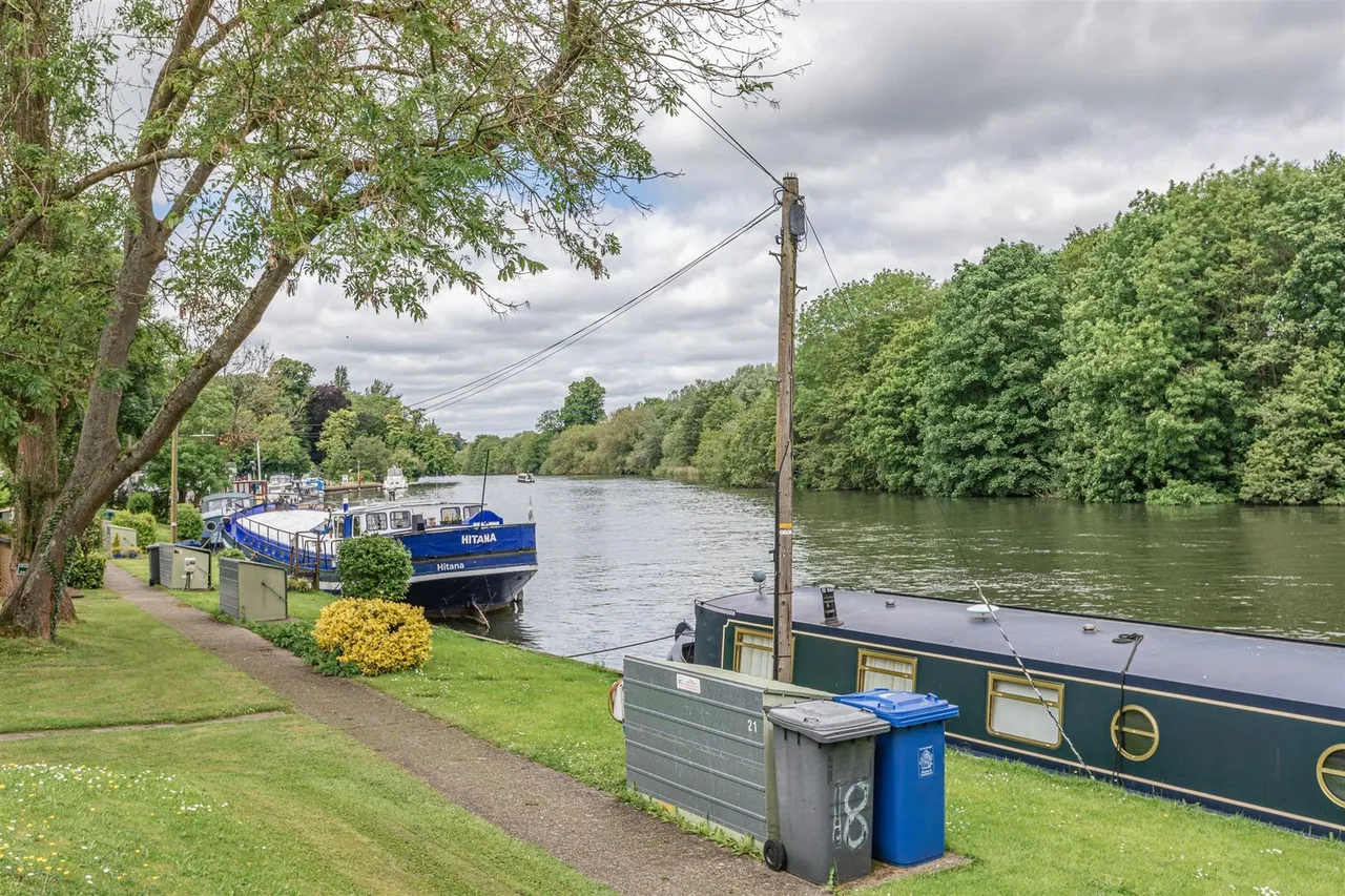 Willows Riverside Park, Windsor, SL4, photo 2