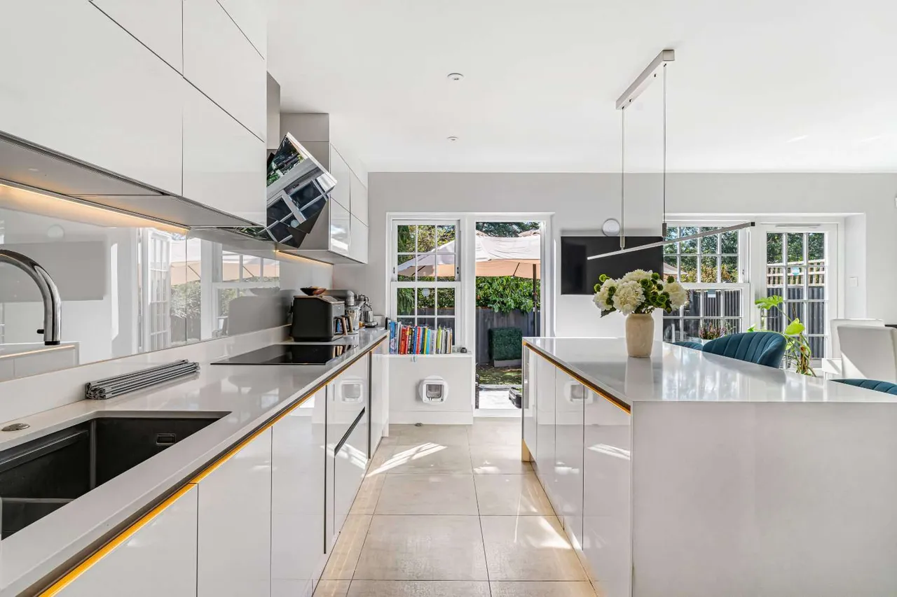 Regency Close, London, W5, photo 5