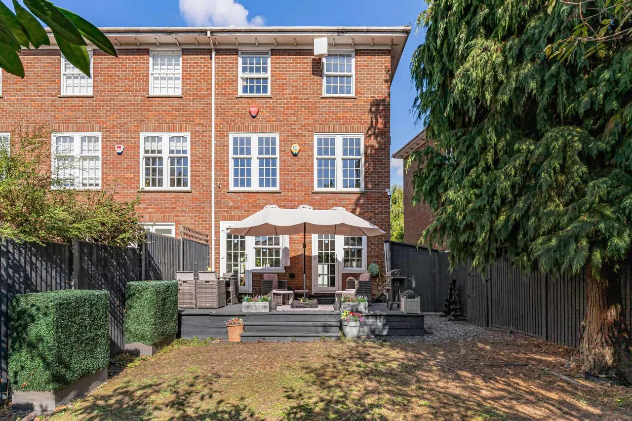 Regency Close, London, W5, photo 22