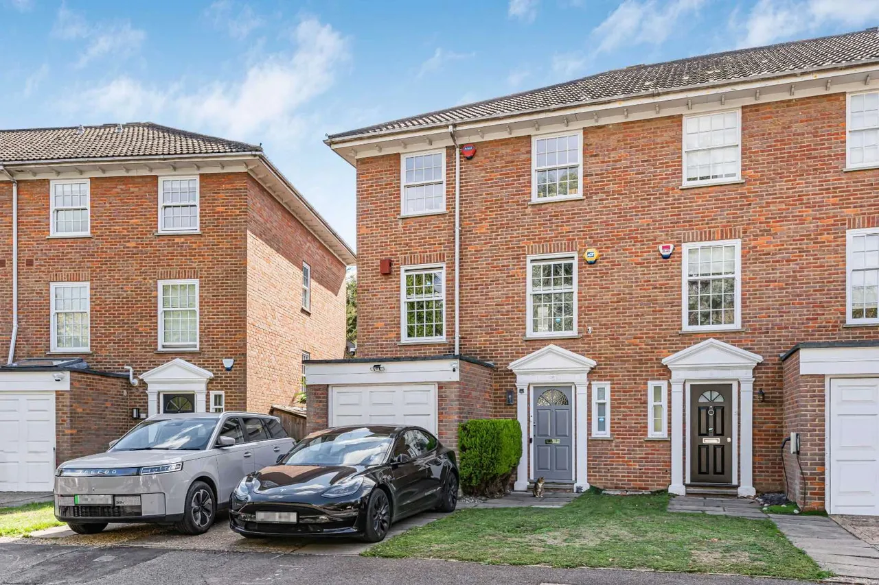 Regency Close, London, W5, photo 3