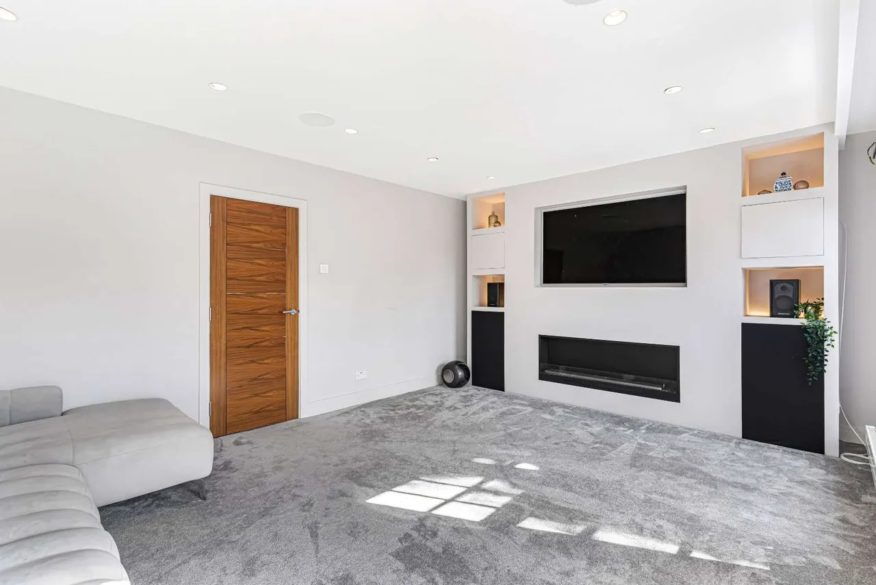 Regency Close, London, W5, photo 12