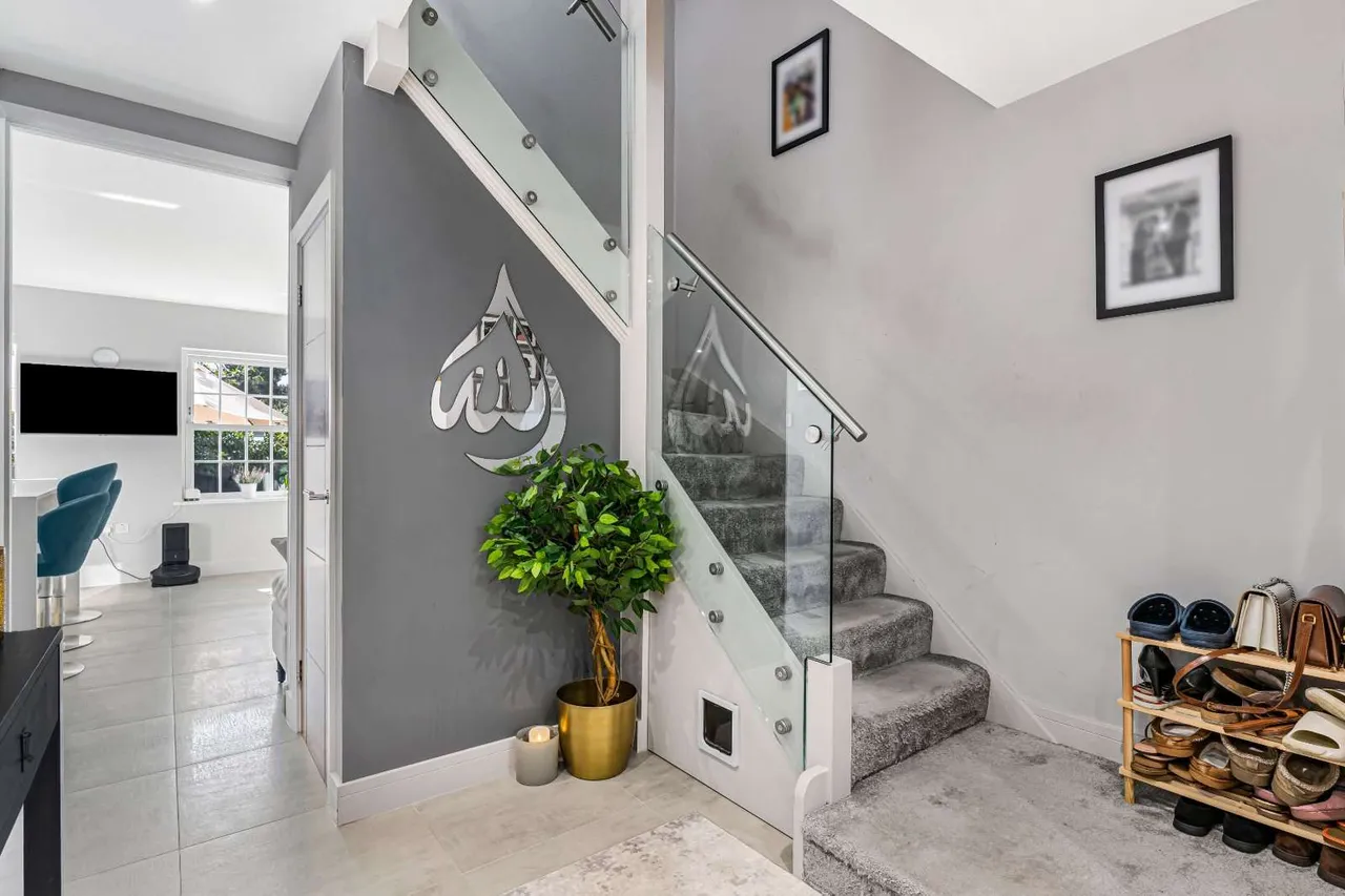 Regency Close, London, W5, photo 13