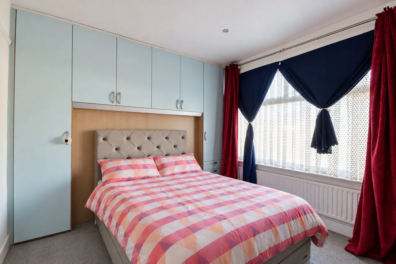 Sittingbourne Avenue, Enfield, photo 12