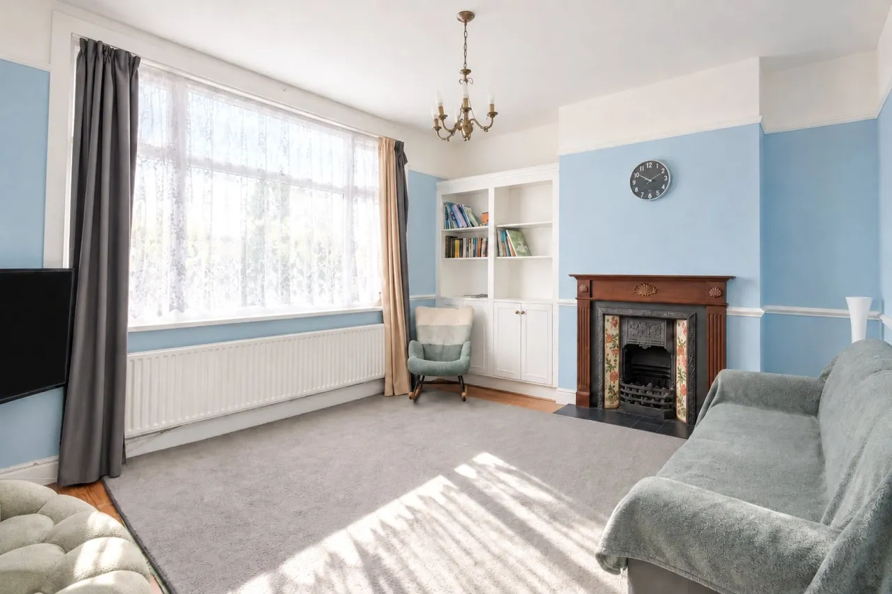 Sittingbourne Avenue, Enfield, photo 2