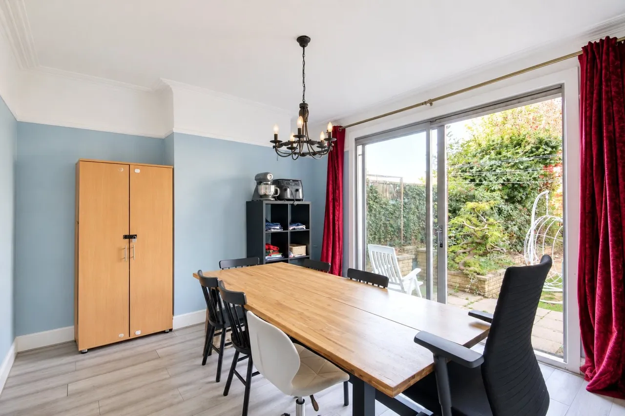 Sittingbourne Avenue, Enfield, photo 4