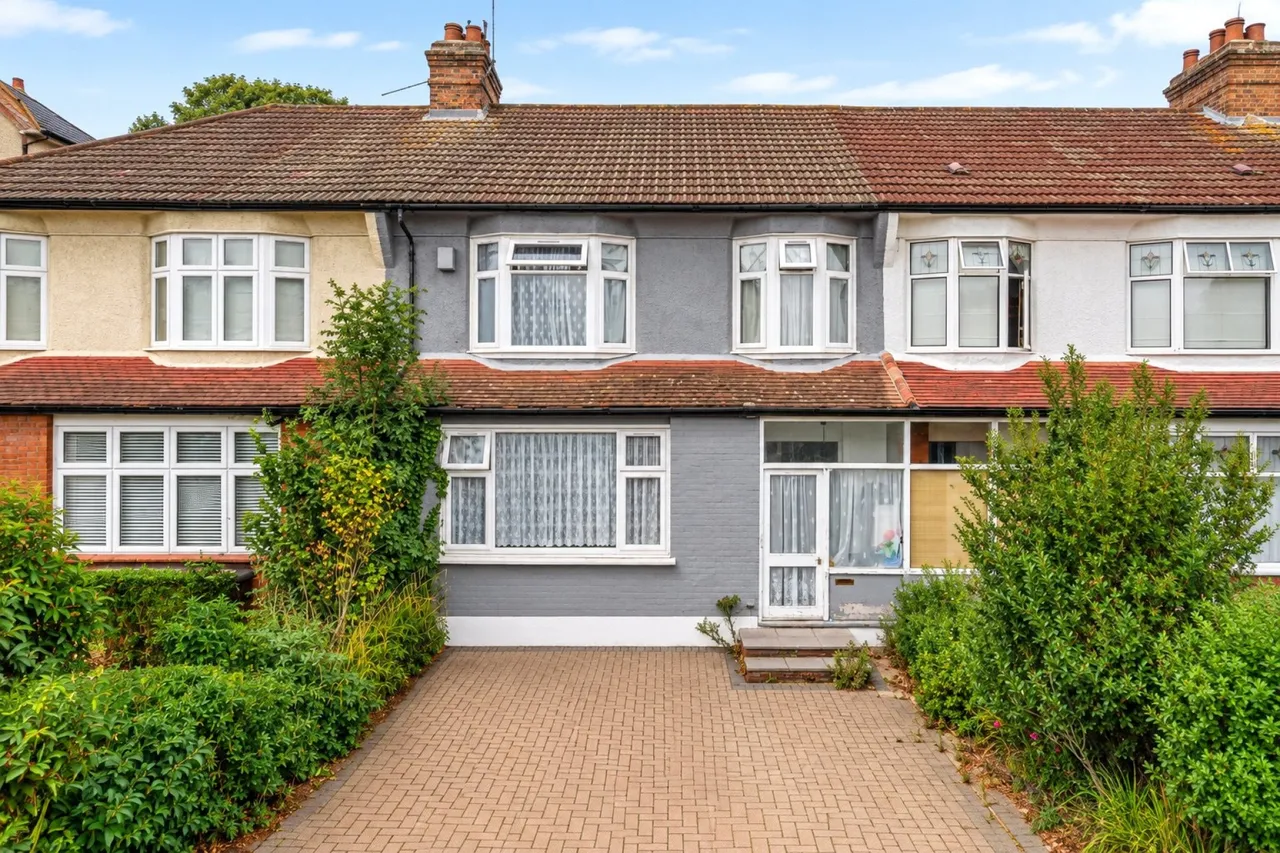 3 bed house for sale, Sittingbourne Avenue, Enfield