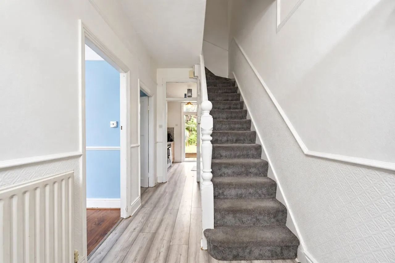 Sittingbourne Avenue, Enfield, photo 9