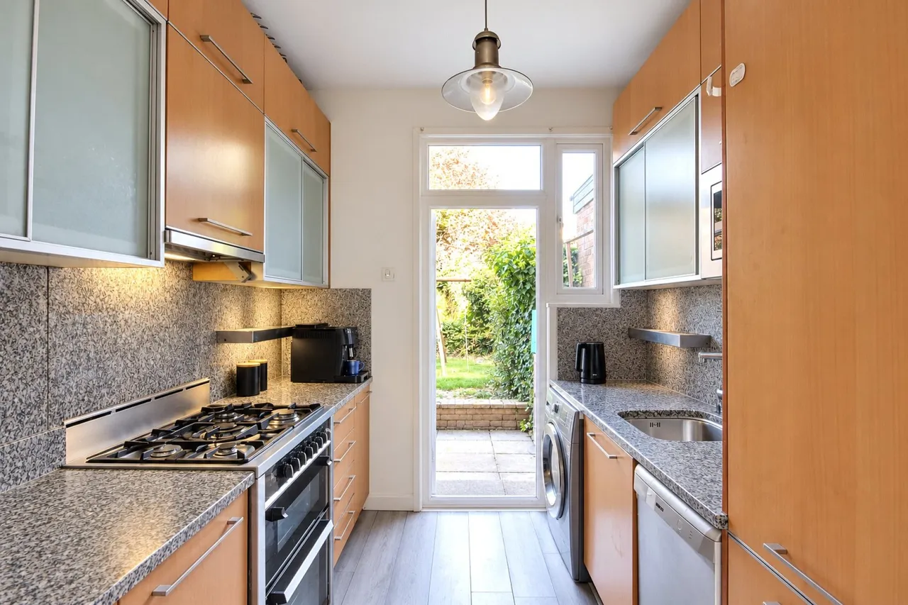 Sittingbourne Avenue, Enfield, photo 6