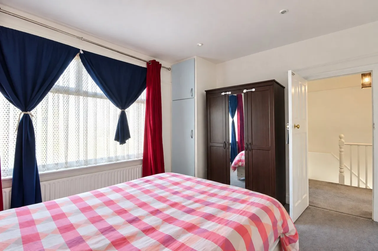 Sittingbourne Avenue, Enfield, photo 13