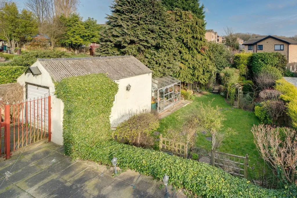 Intake Lane, Birstall WF17 0BS, photo 3