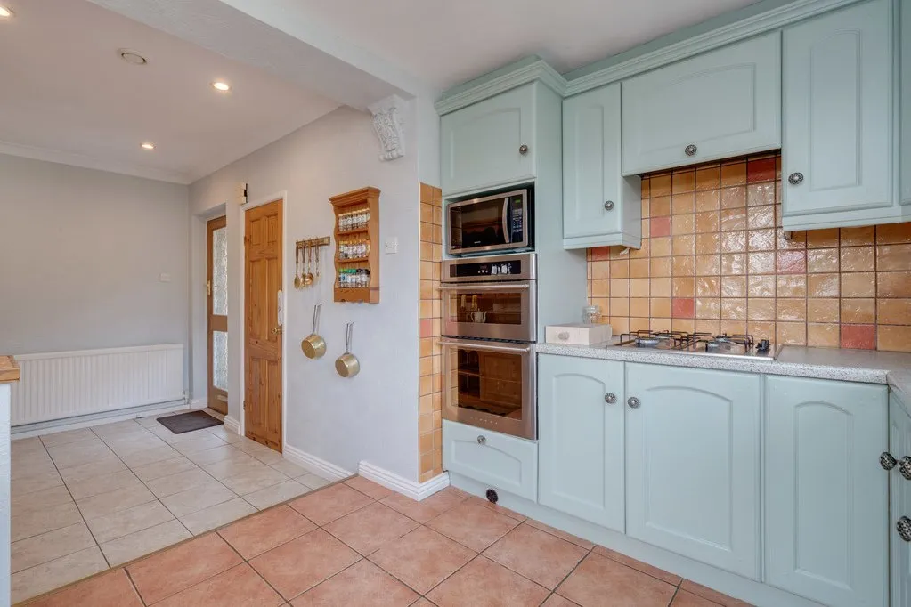 Intake Lane, Birstall WF17 0BS, photo 6