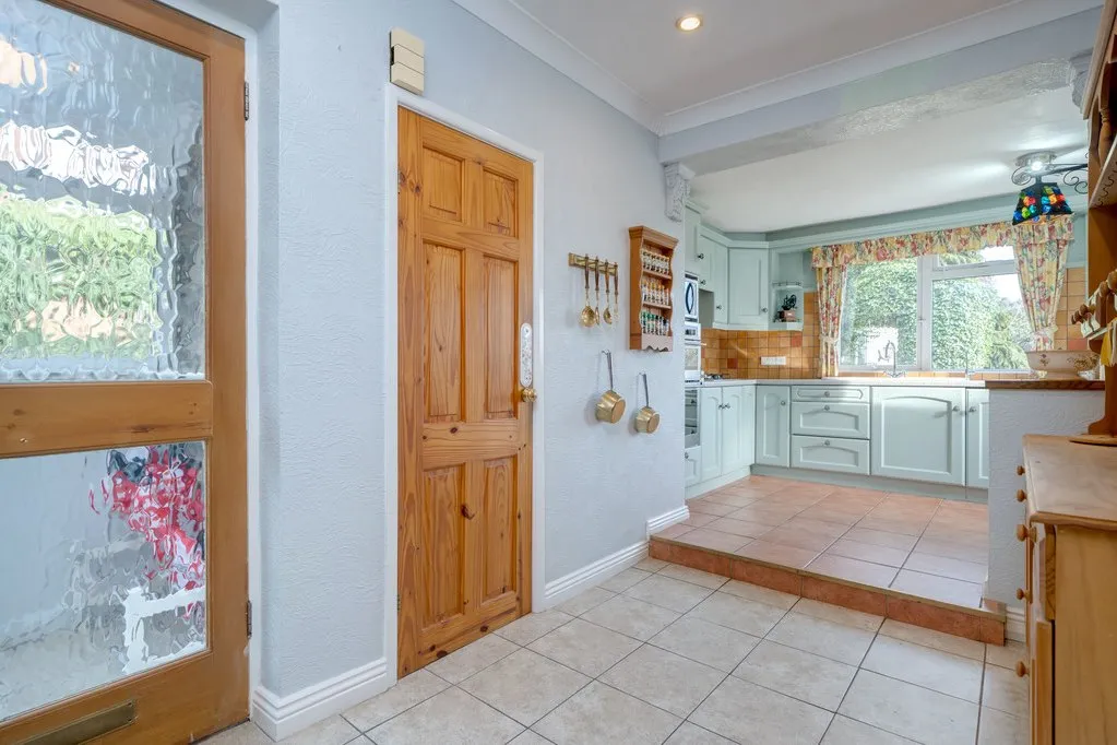 Intake Lane, Birstall WF17 0BS, photo 19