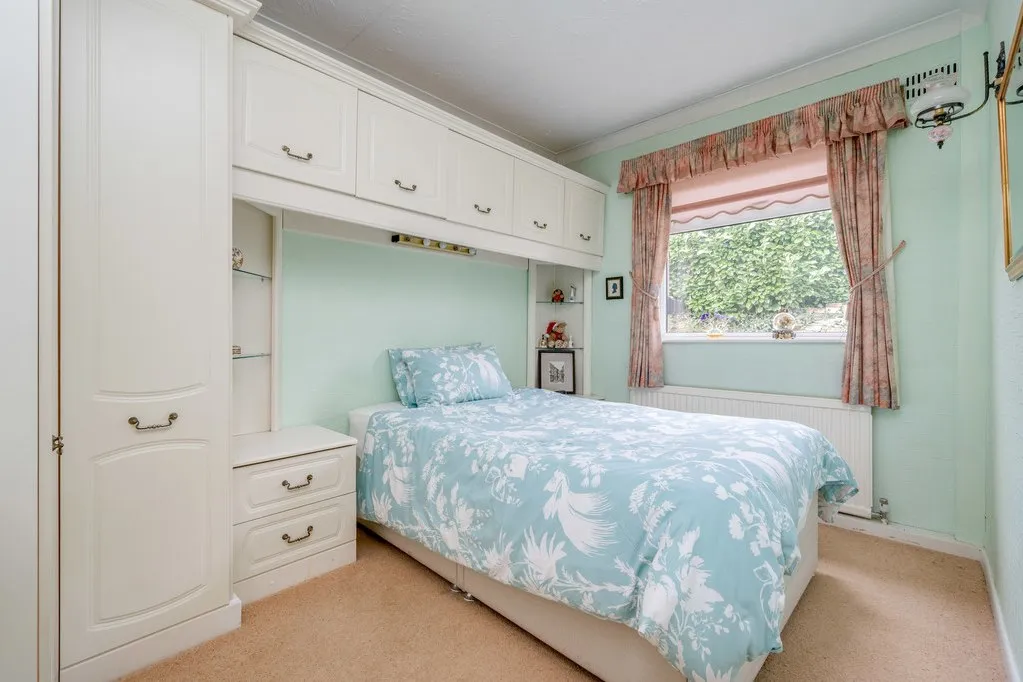 Intake Lane, Birstall WF17 0BS, photo 14