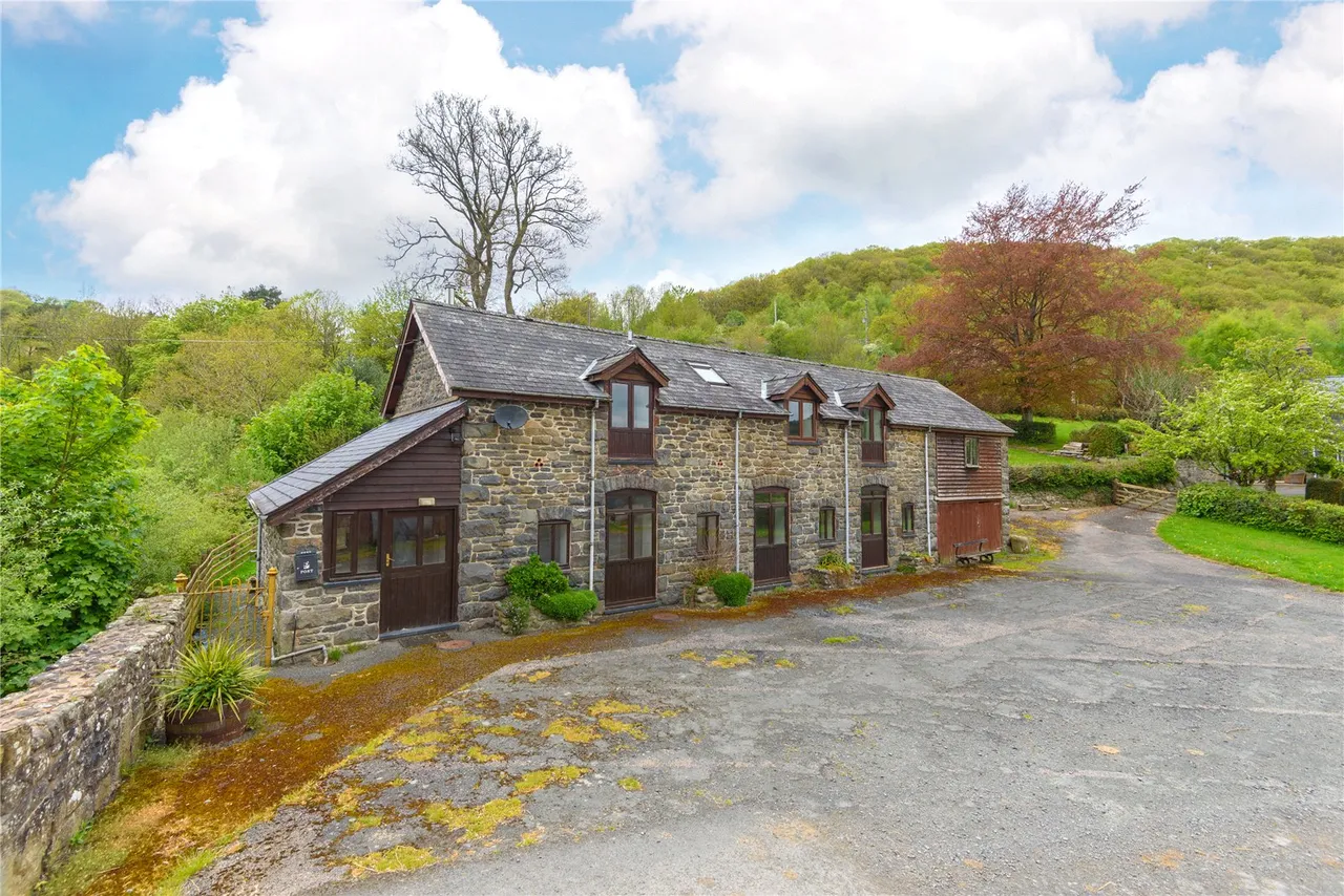 4 bed barn conversion for sale — Llawr-y-Glyn, Caersws, Powys, SY17 5RJ