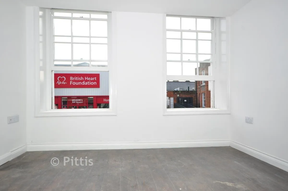 High Street, Newport, PO30, photo 4