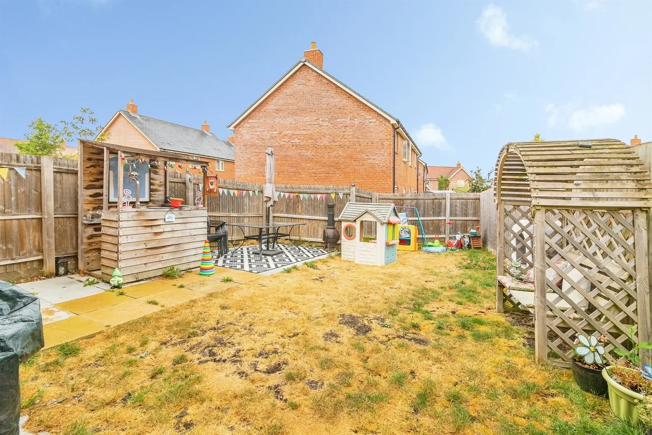Chapel Drive, Aston Clinton, HP22, photo 15