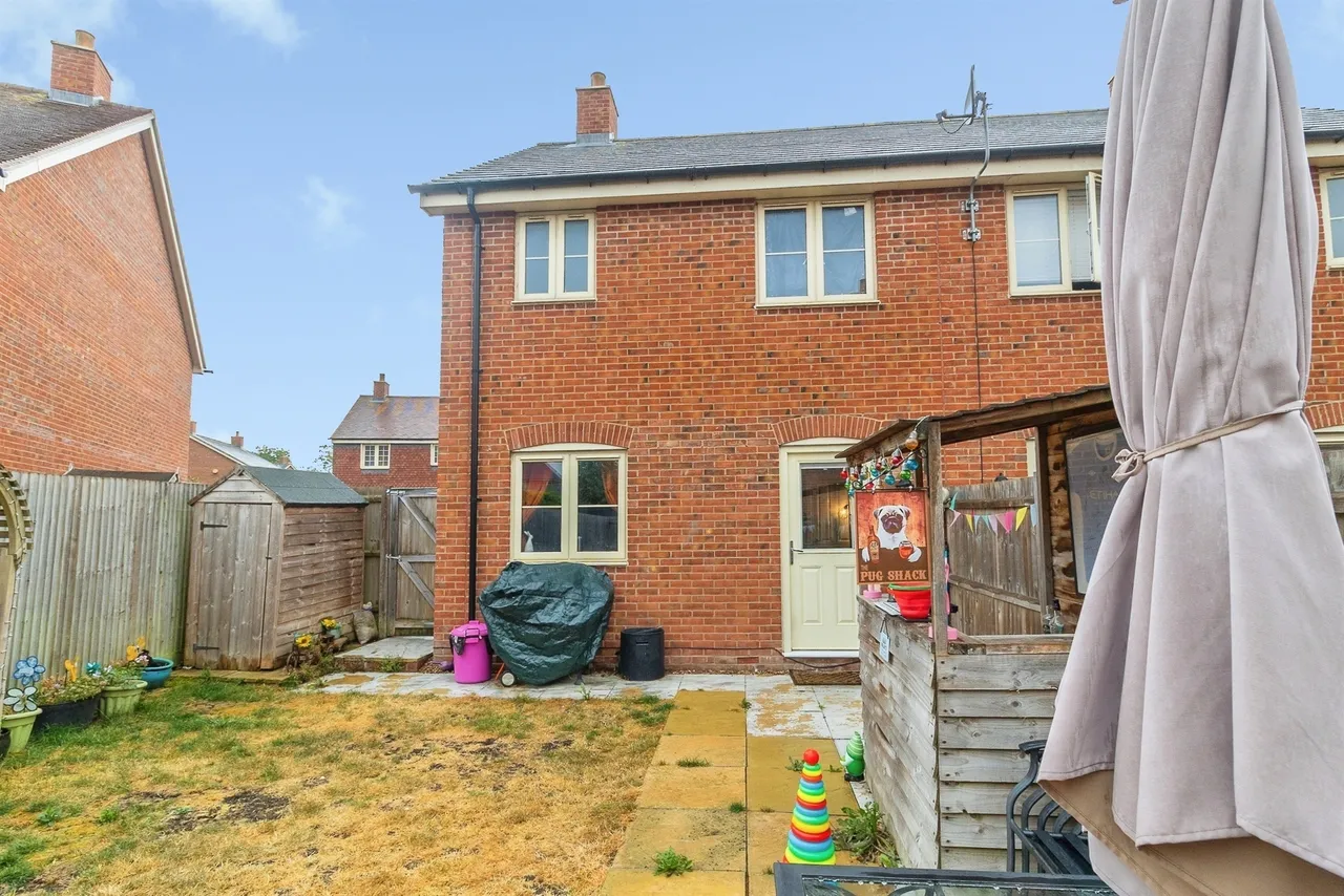 Chapel Drive, Aston Clinton, HP22, photo 16