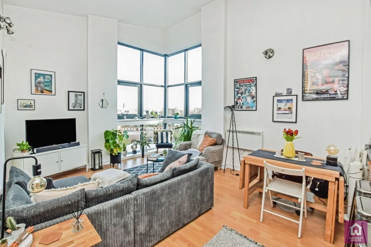 2 bed flat for sale, Red Bank, Green Quarter, M4