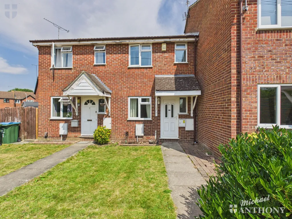 2 bed house for sale — Parrot Close, AYLESBURY, HP21 8UU
