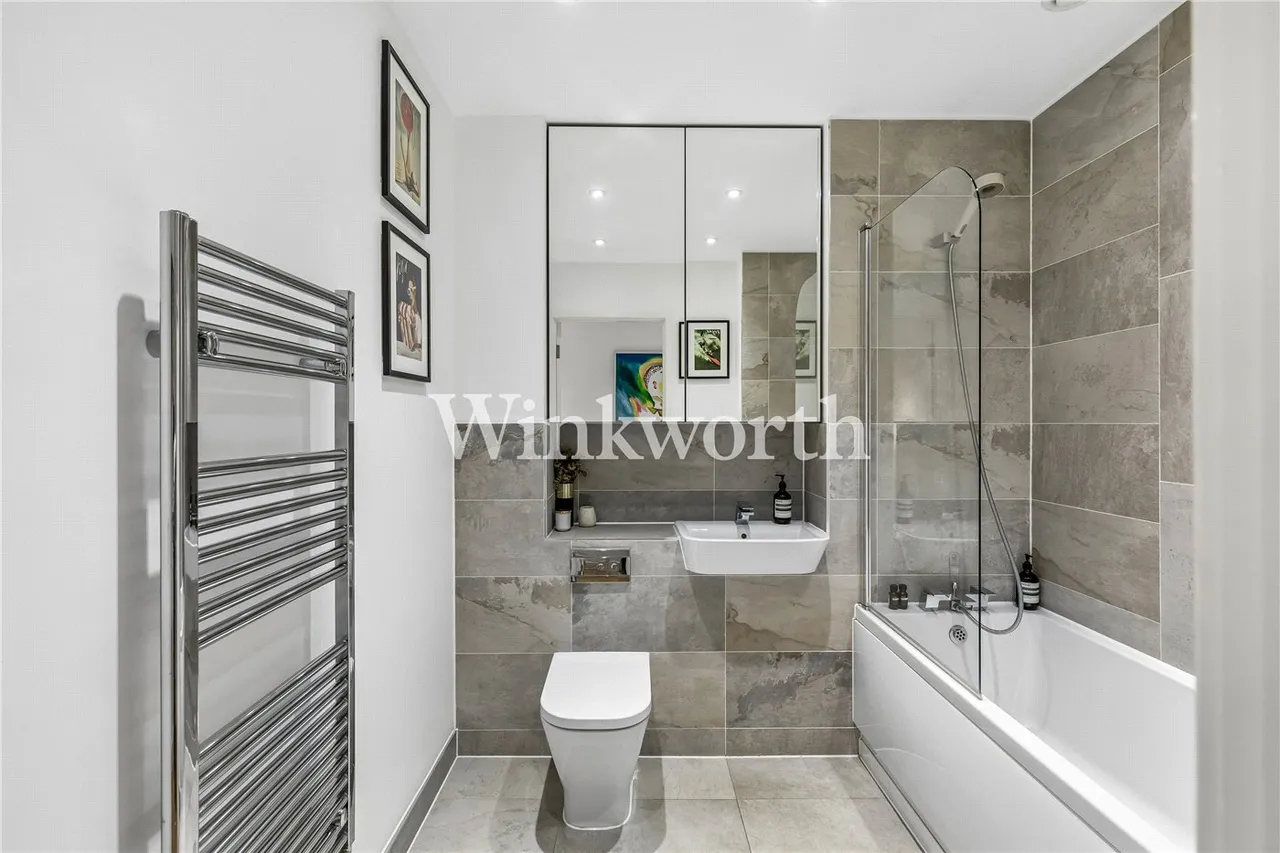 Bathurst Square, London, N15, photo 5