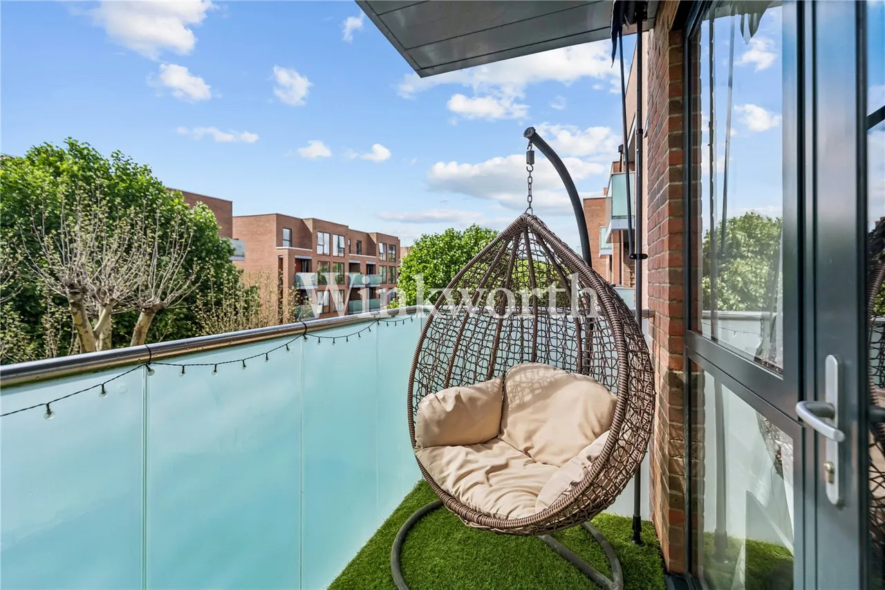Bathurst Square, London, N15, photo 2