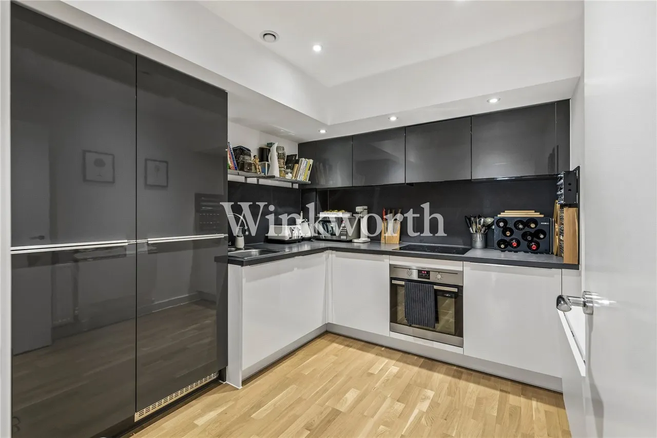 Bathurst Square, London, N15, photo 8