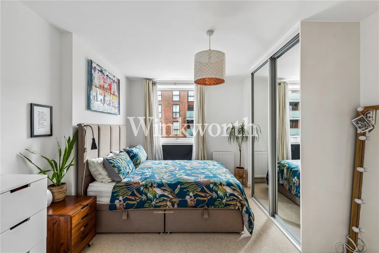 Bathurst Square, London, N15, photo 4