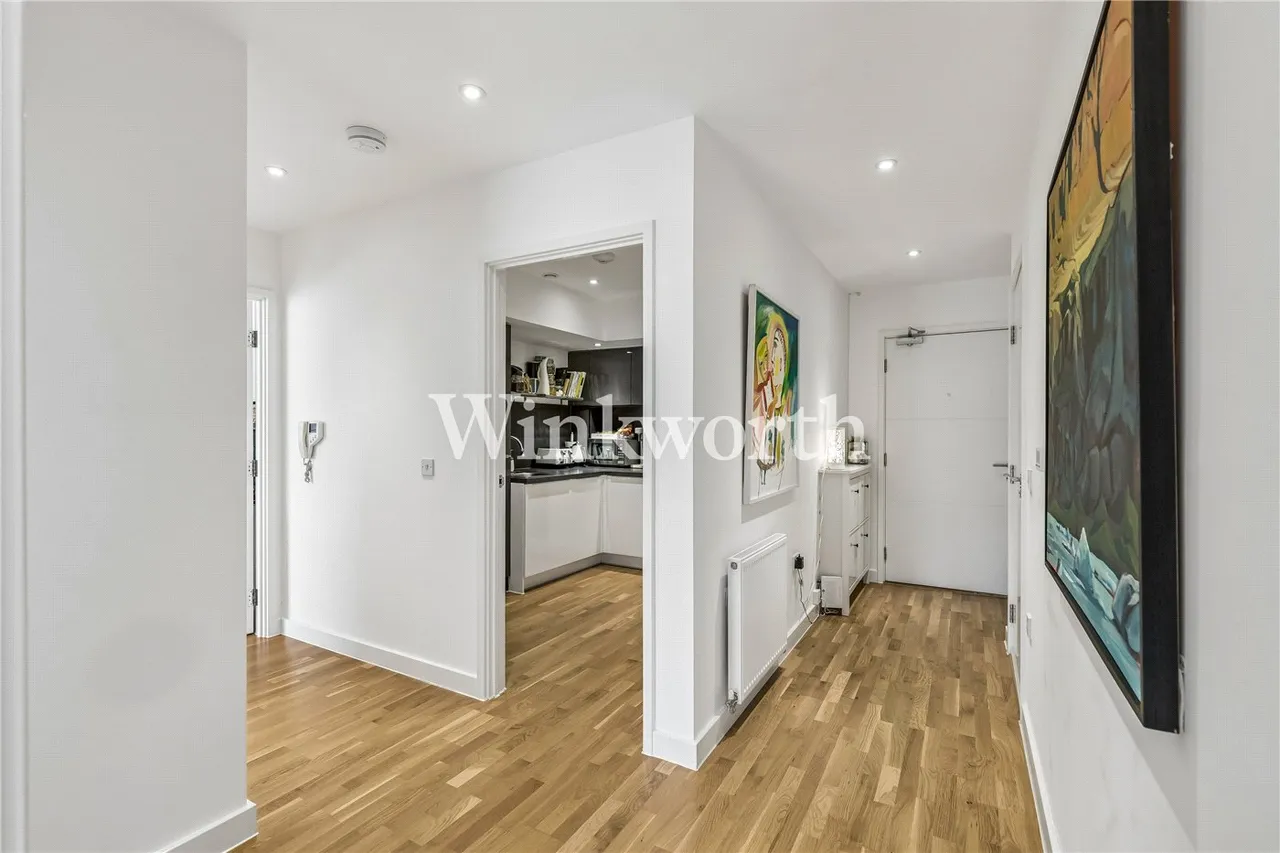 Bathurst Square, London, N15, photo 7