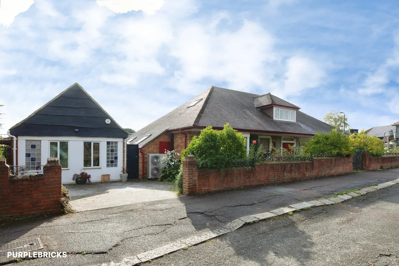Warren Pond Road, London, E4, photo 2