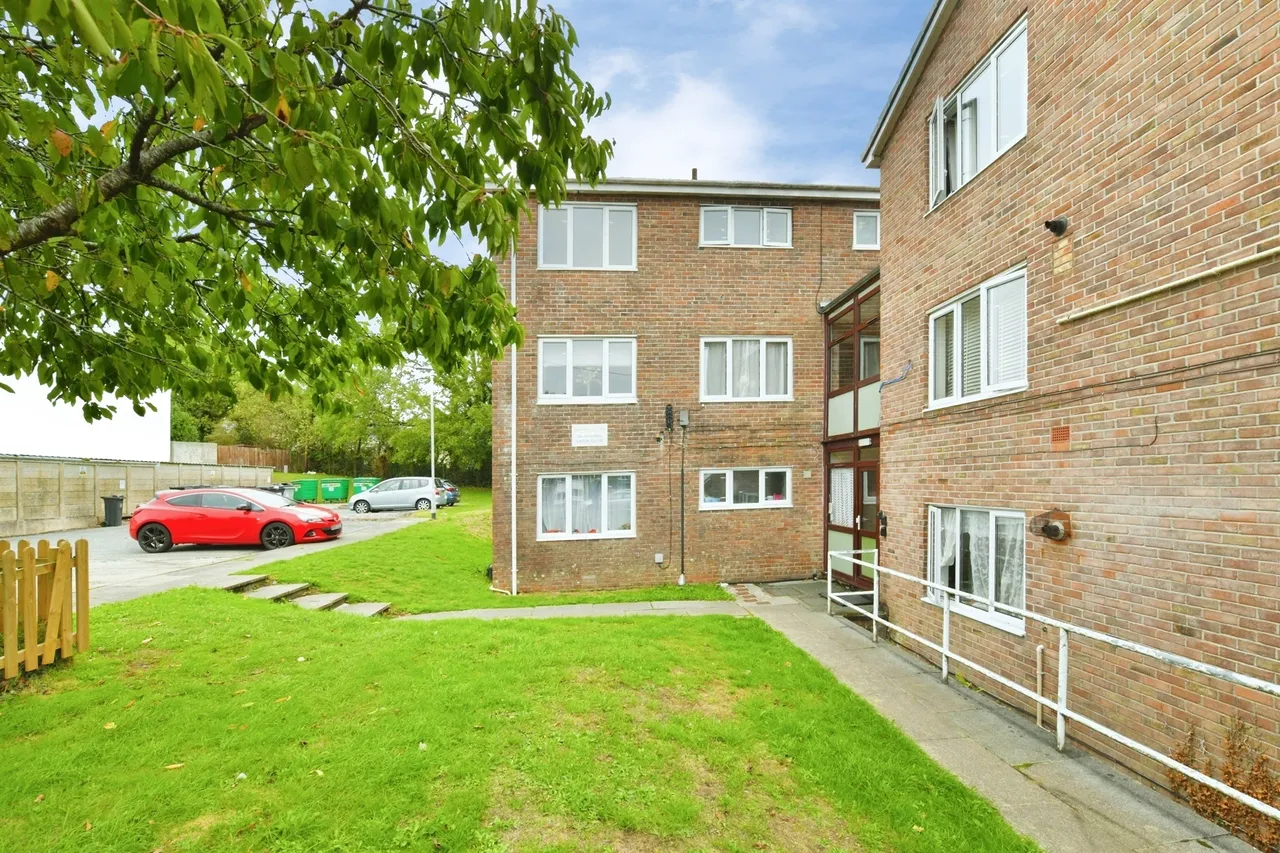 3 bed flat for sale, Linton Close, Tamerton Foliot, PL5