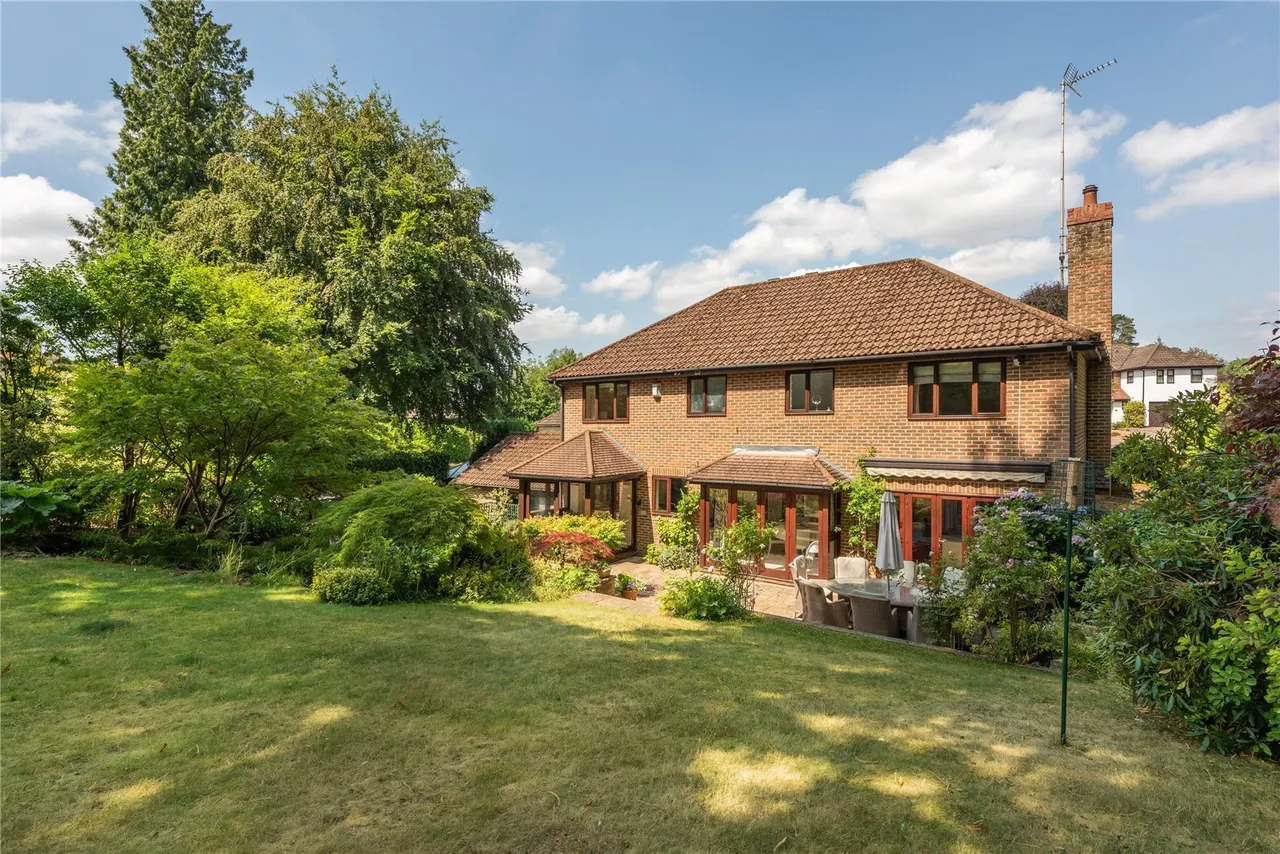 Ladyegate Close, Dorking, RH5, photo 17
