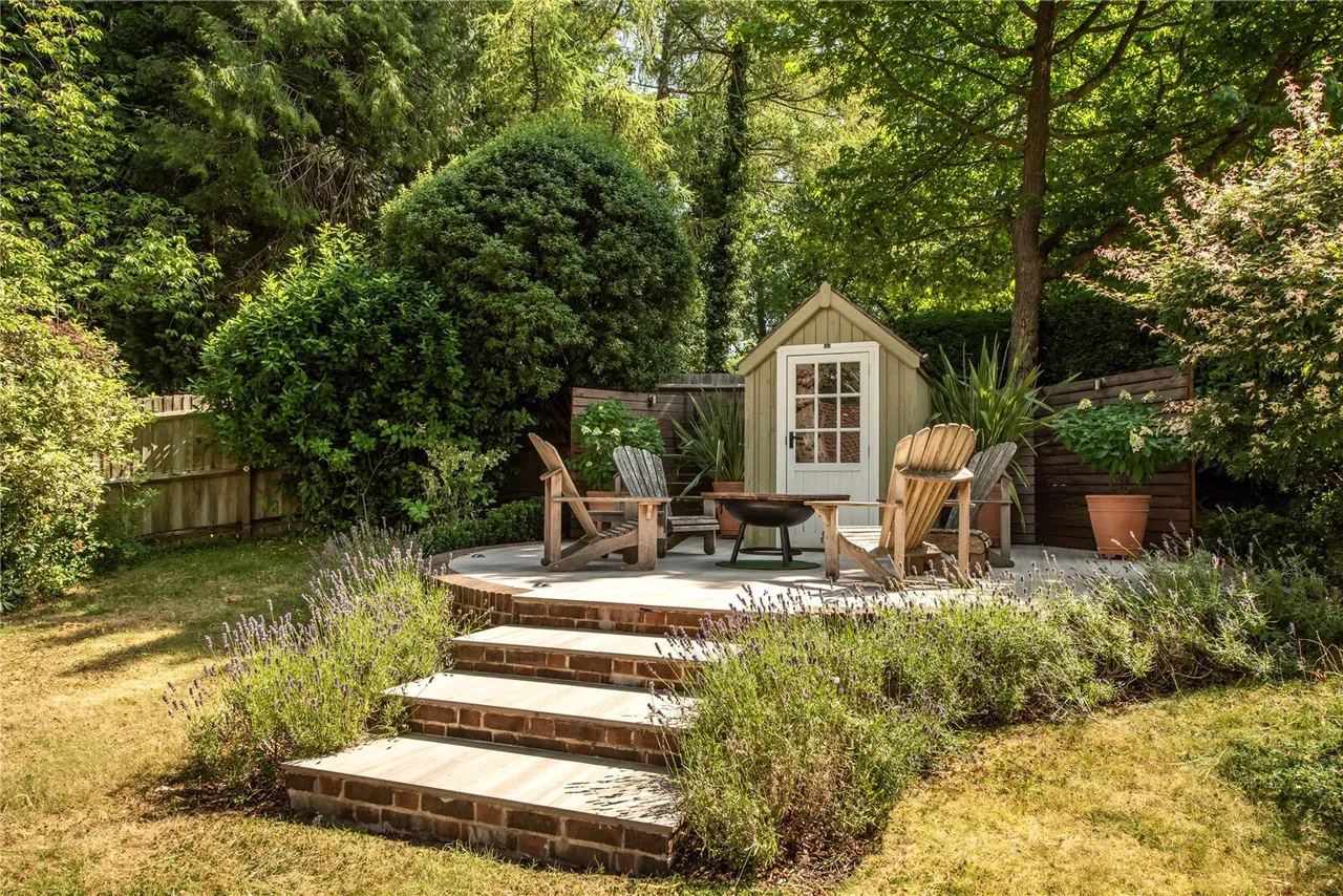 Ladyegate Close, Dorking, RH5, photo 9