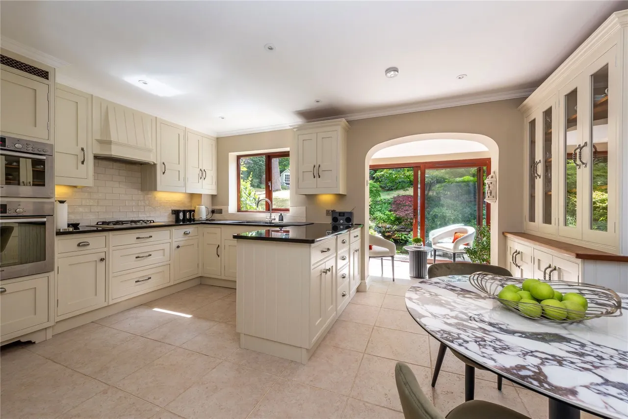 Ladyegate Close, Dorking, RH5, photo 5