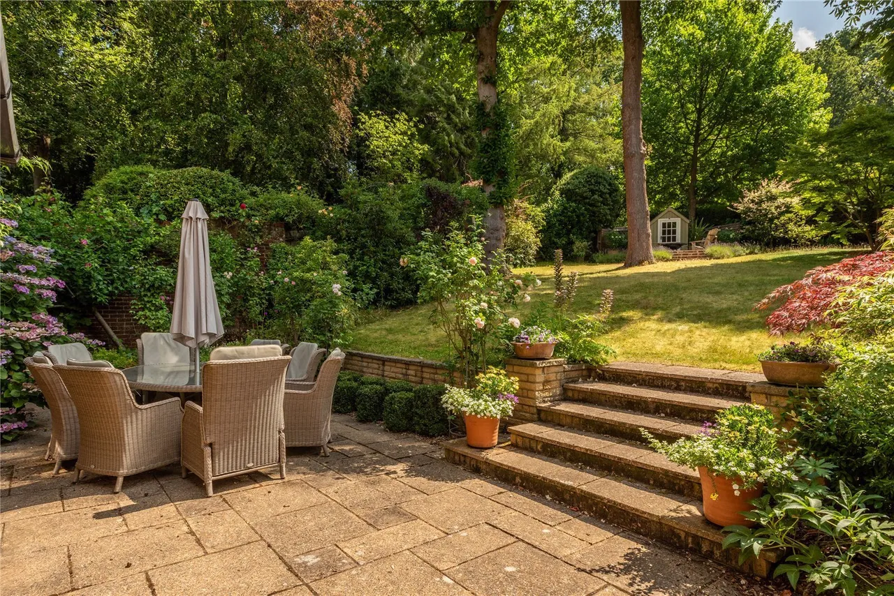 Ladyegate Close, Dorking, RH5, photo 4