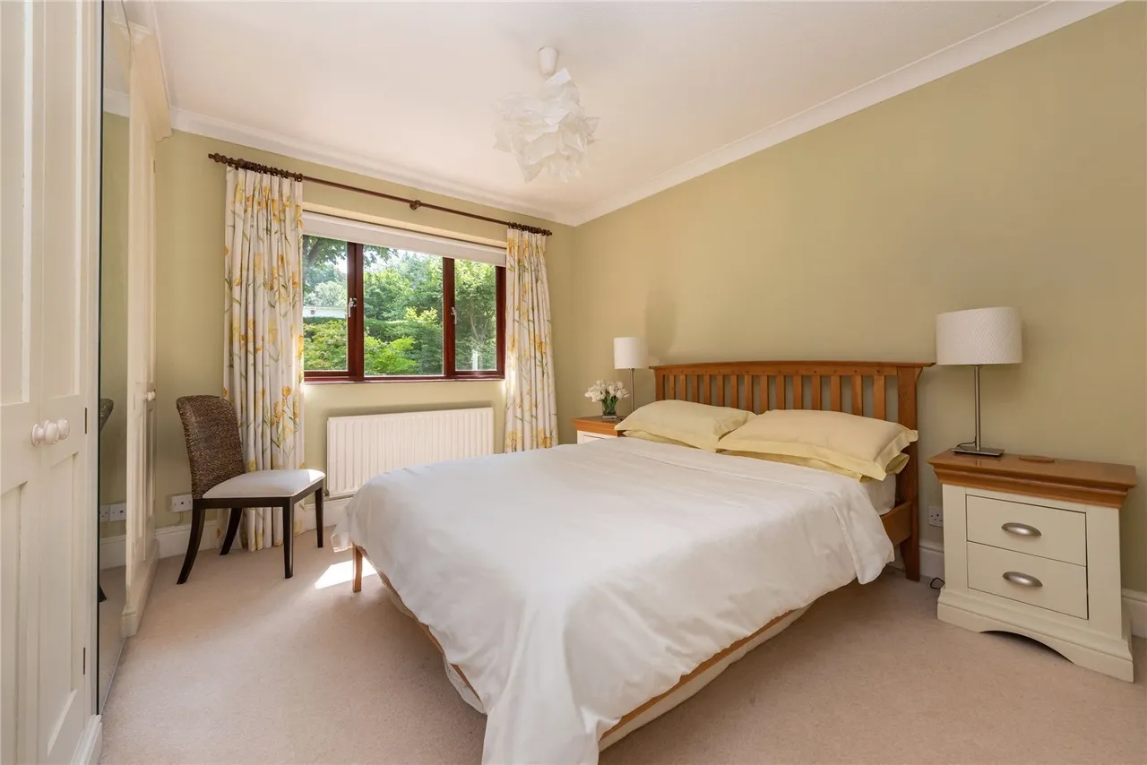 Ladyegate Close, Dorking, RH5, photo 13