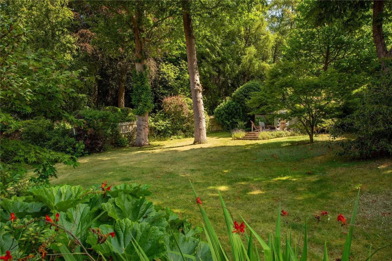 Ladyegate Close, Dorking, RH5, photo 15