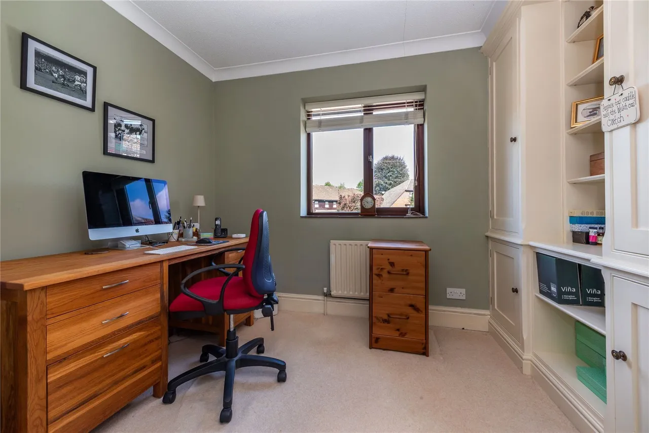 Ladyegate Close, Dorking, RH5, photo 18