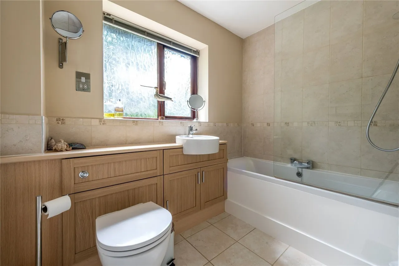 Ladyegate Close, Dorking, RH5, photo 11