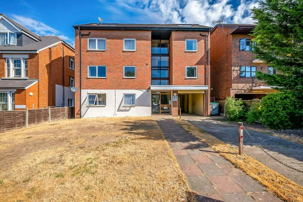 Plaistow Lane, The Fairway, BR1, photo 10