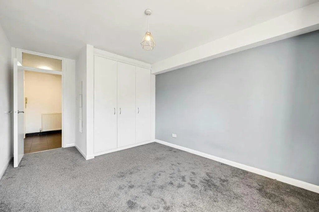 Plaistow Lane, The Fairway, BR1, photo 5