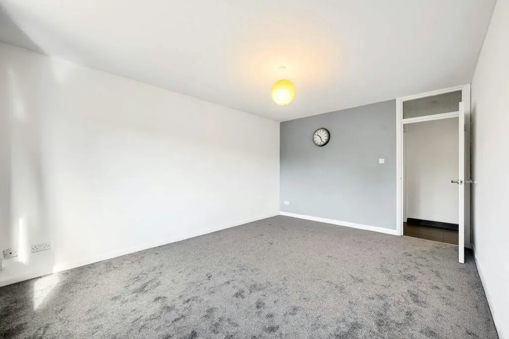 Plaistow Lane, The Fairway, BR1, photo 3