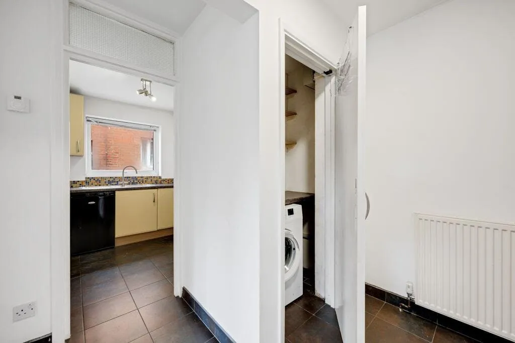 Plaistow Lane, The Fairway, BR1, photo 6
