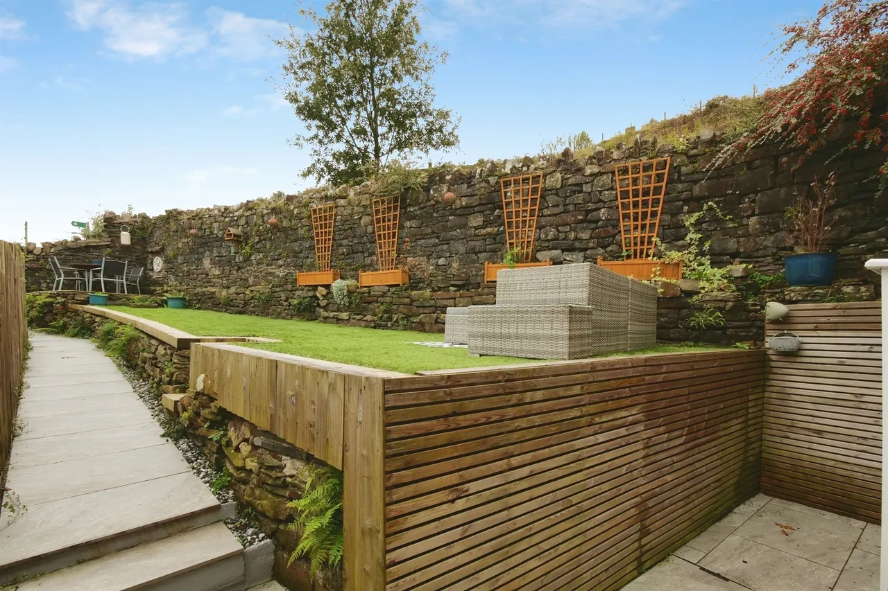 Cardiff Street, Bridgend, CF32, photo 2