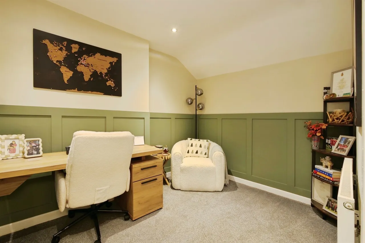 Cardiff Street, Bridgend, CF32, photo 17