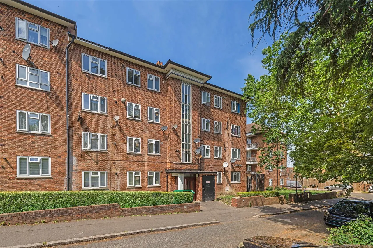 Cedar Tree Grove, London, SE27, photo 2