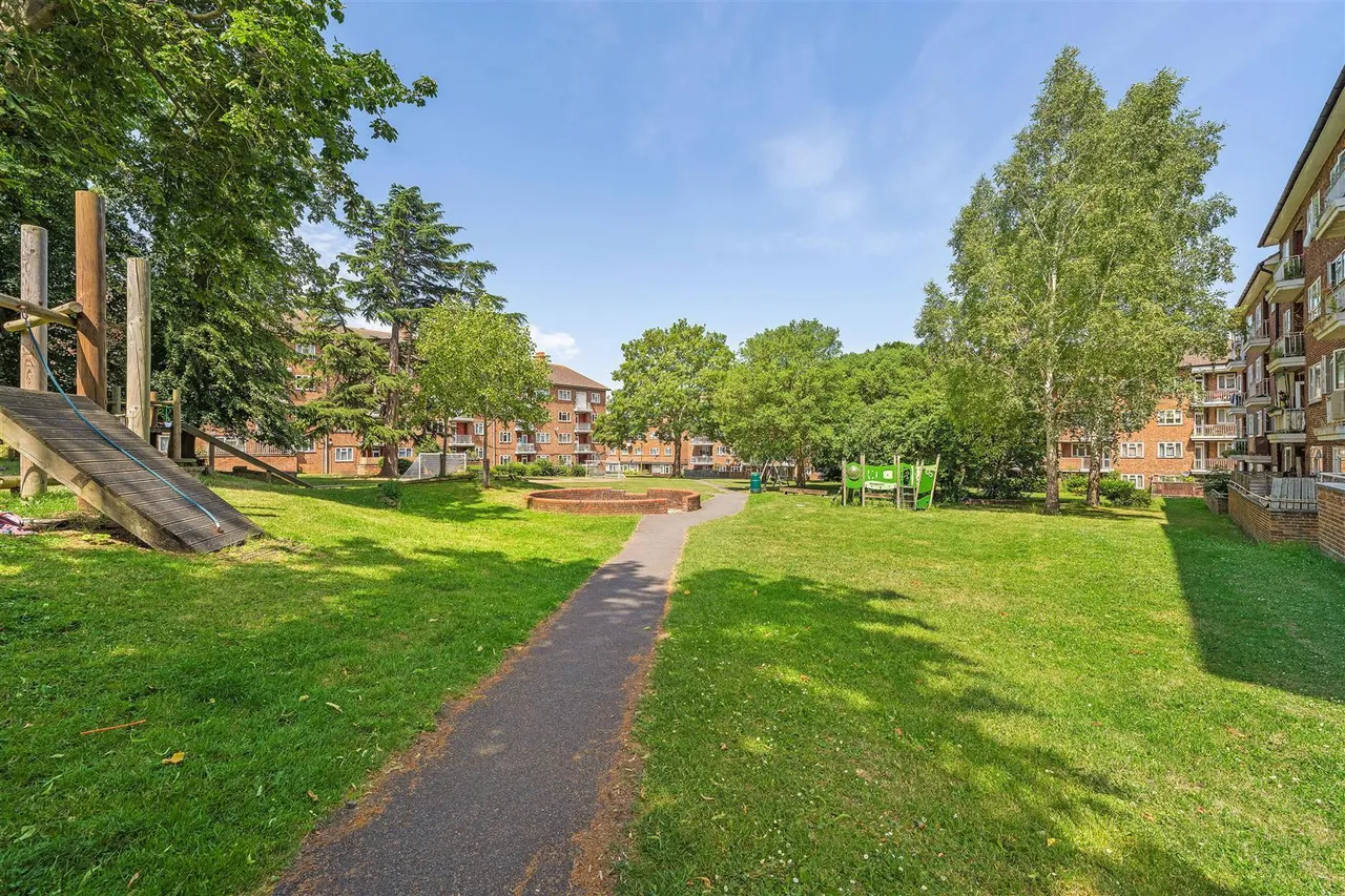 Cedar Tree Grove, London, SE27, photo 10